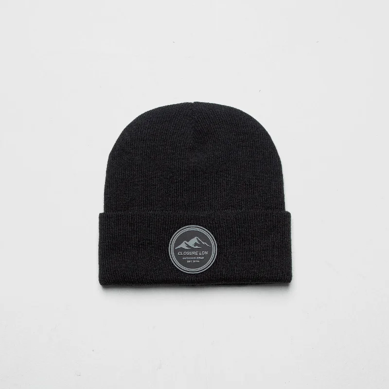 Outdoor Circle Badge Beanie | Black Streetwear Style