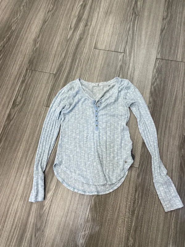 Top Long Sleeve By Abercrombie And Fitch In Blue, Size: Xs Sleek Men's Metallic