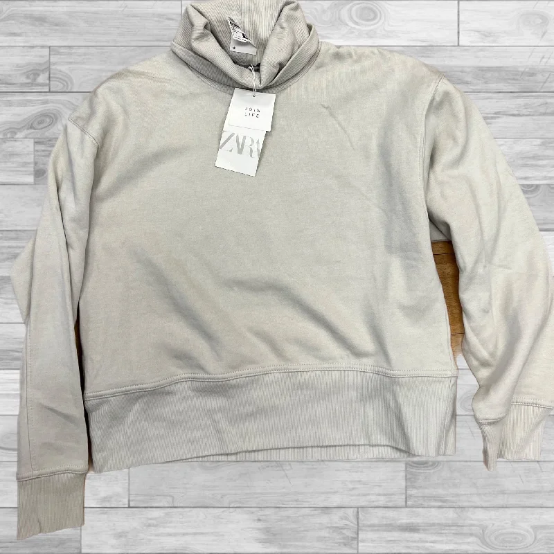 Sweatshirt Collar By Zara In Cream, Size: S Preppy Men's College